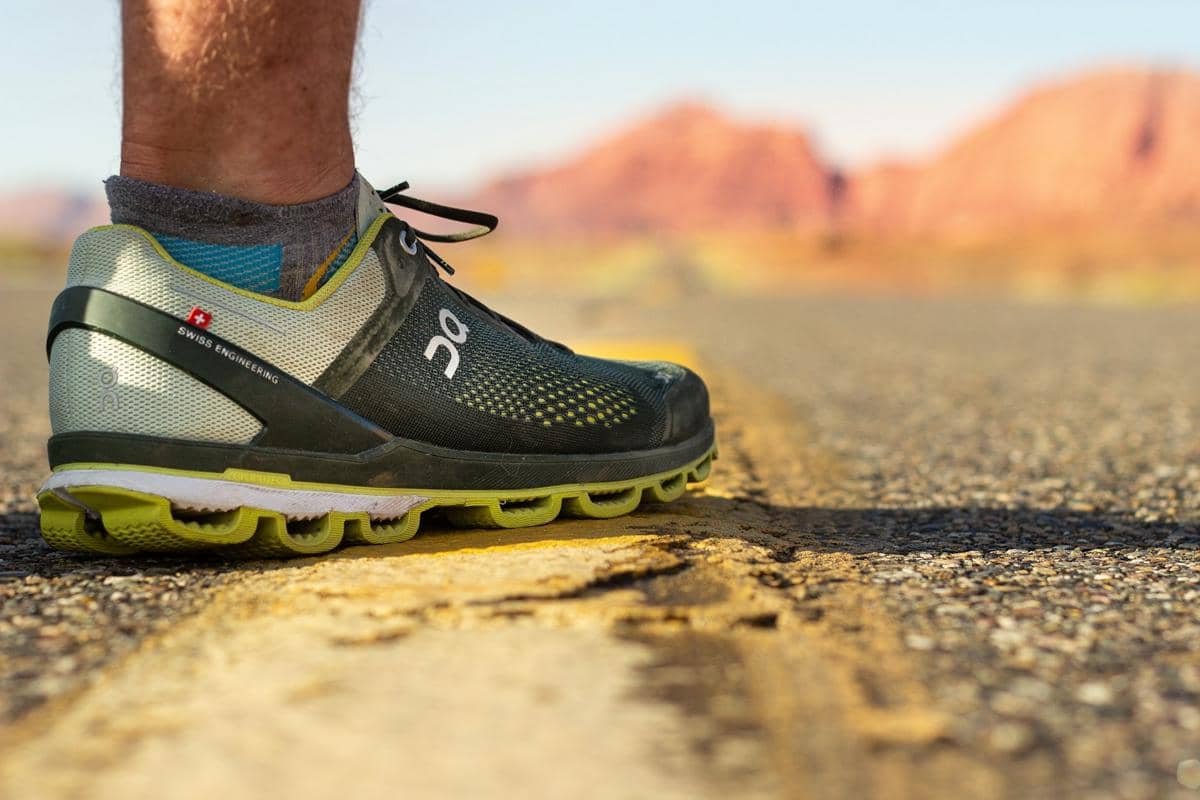 ilustrasi sepatu lari (unsplash.com/ Isaac Wendland)