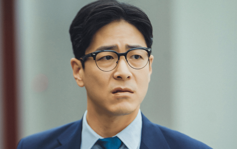 Hong Woo Jin di drama See You at Work Tomorrow!