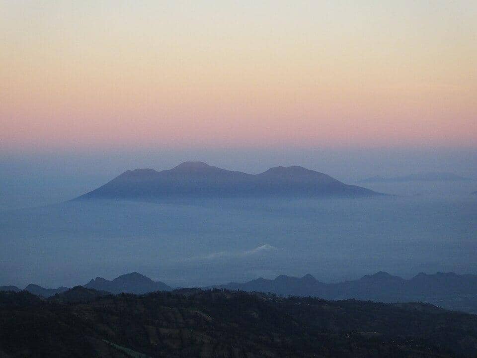 Gunung Kawi Viral Lagi, Berikut Daftar Gunung Penuh Kisah Mistis