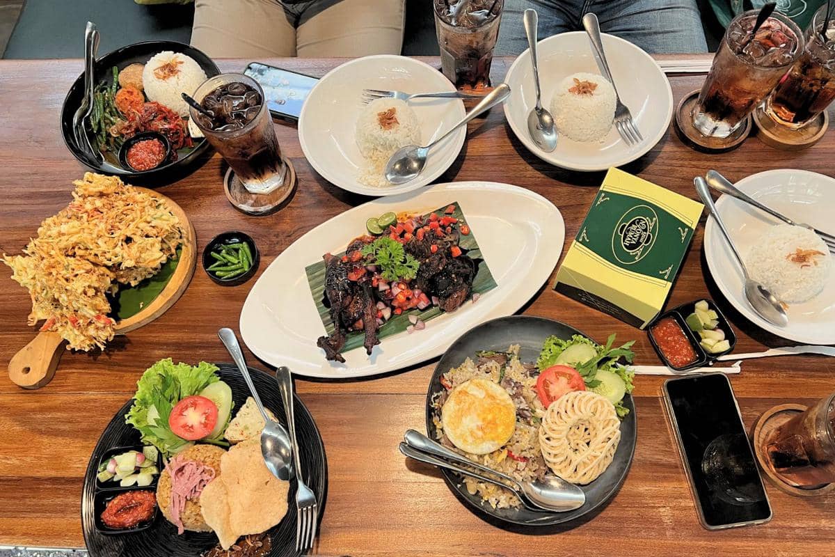Kedai Nyonya Rumah Naripan, Sumur Bandung, Bandung