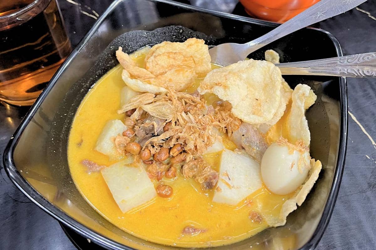 Lontong Kari Kebon Karet, Sumur Bandung, Bandung