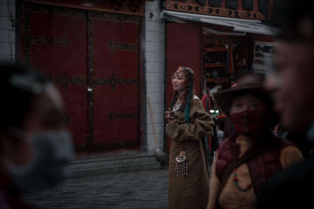 ilustrasi warga Tibet di China