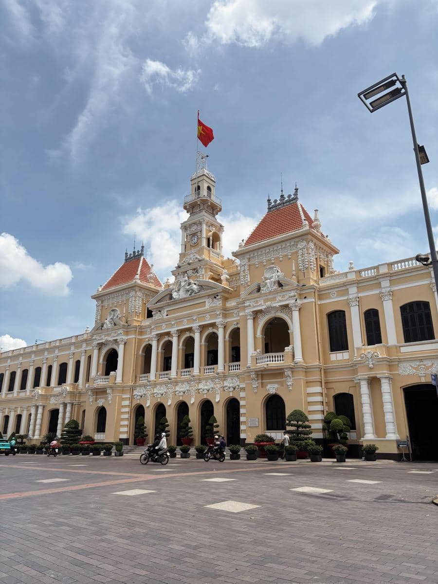 Haico Van Der Veken dan keluarga liburan di Vietnam