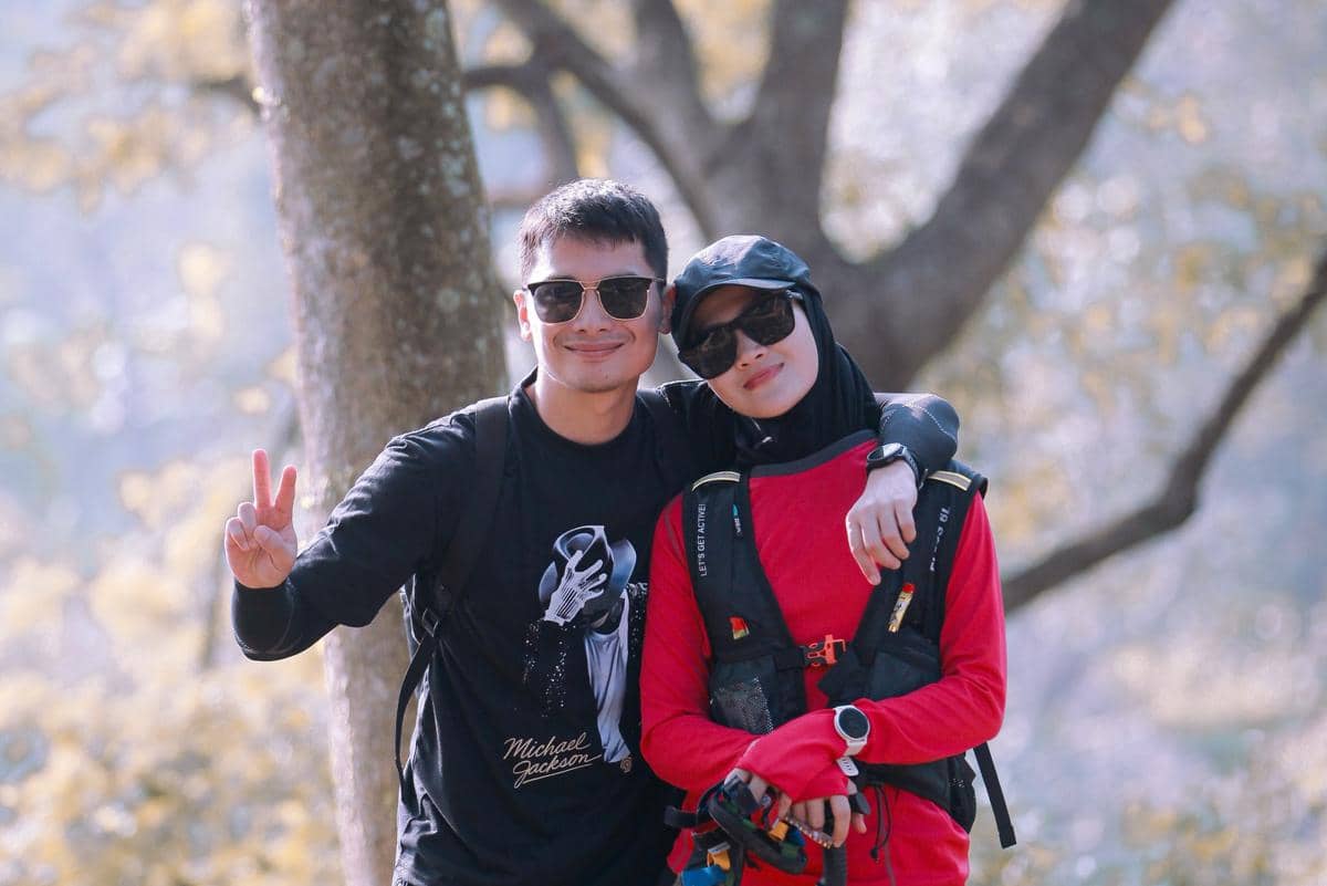 Keluarga Alvin Faiz hiking ke air terjun