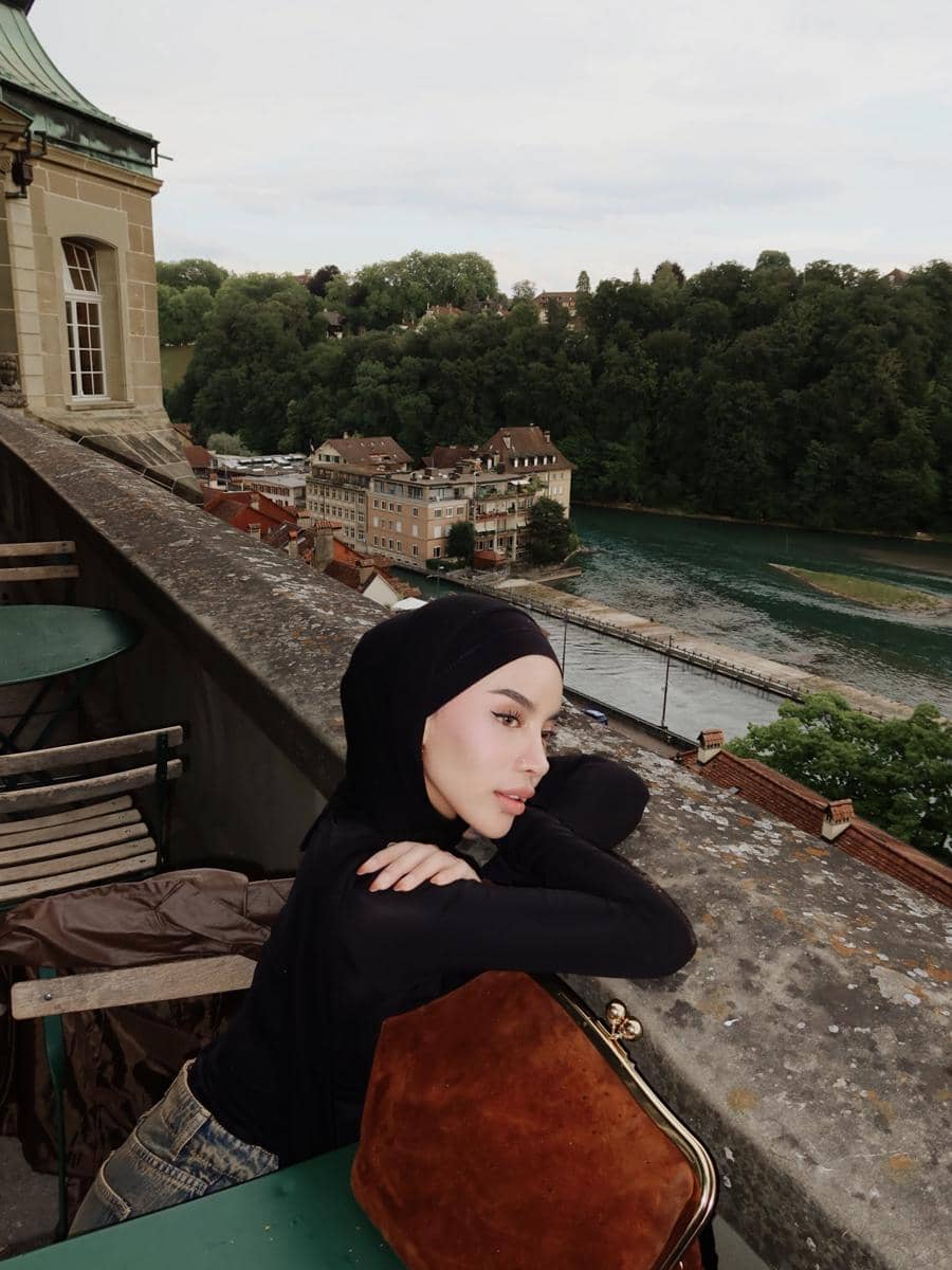 Emy Aghnia dan suami berkeliling Kota Bern