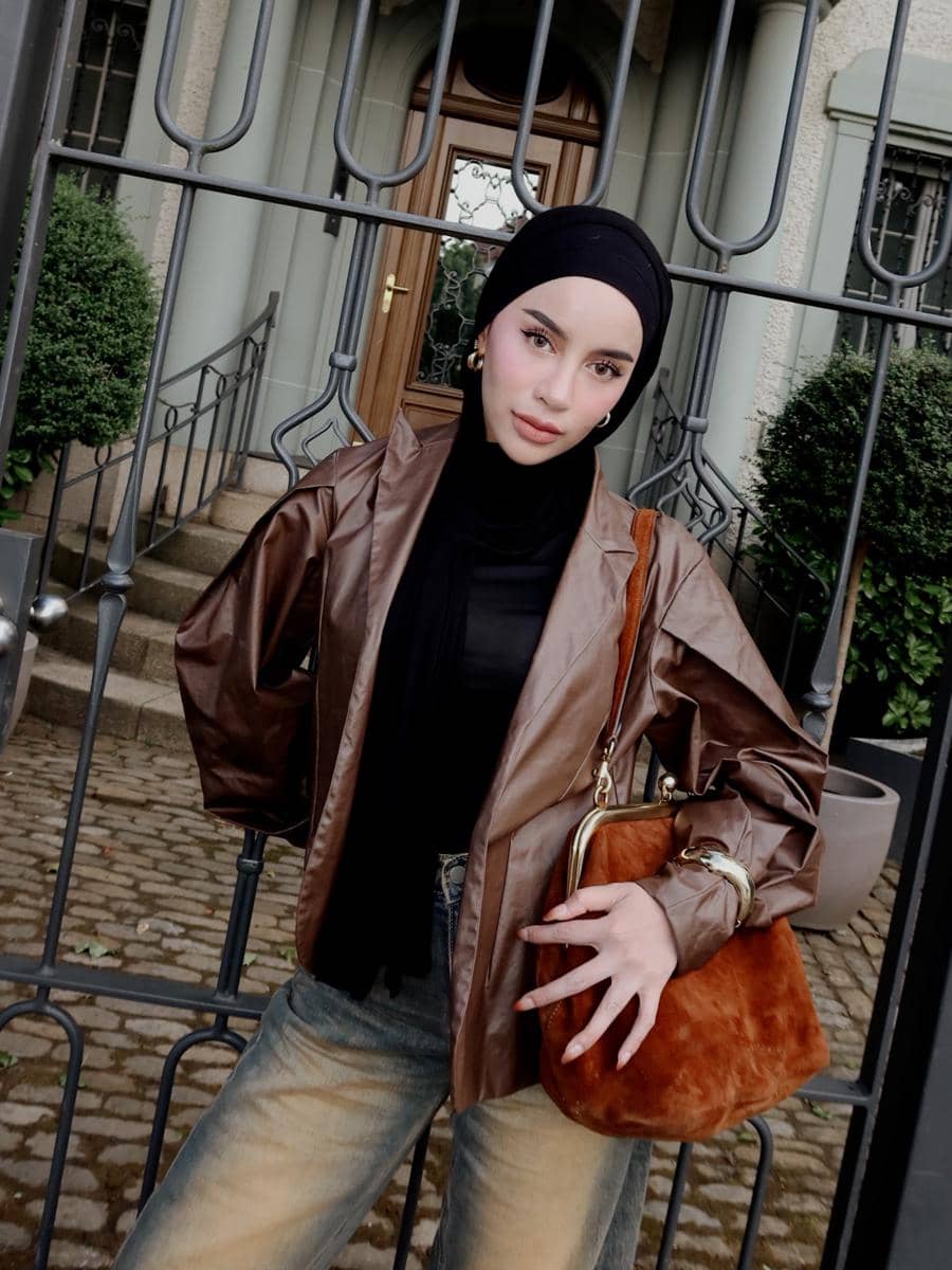 Emy Aghnia dan suami berkeliling Kota Bern