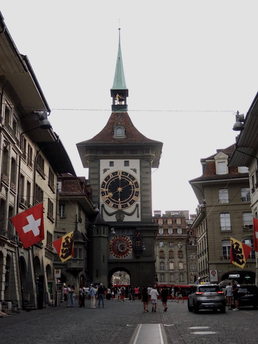 Emy Aghnia dan suami berkeliling Kota Bern