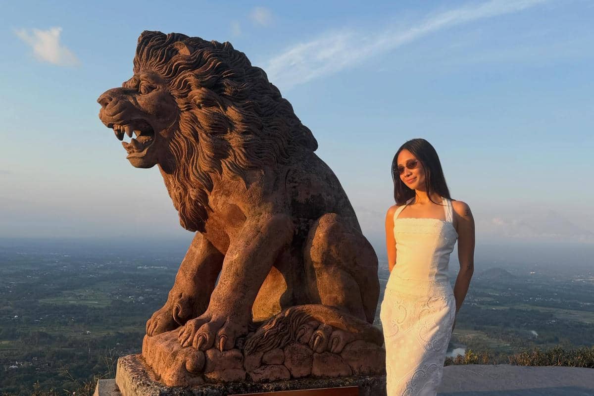 7 Potret NIKI di Jogja Sebelum Tampil di Prambanan Jazz, ke Borobudur!