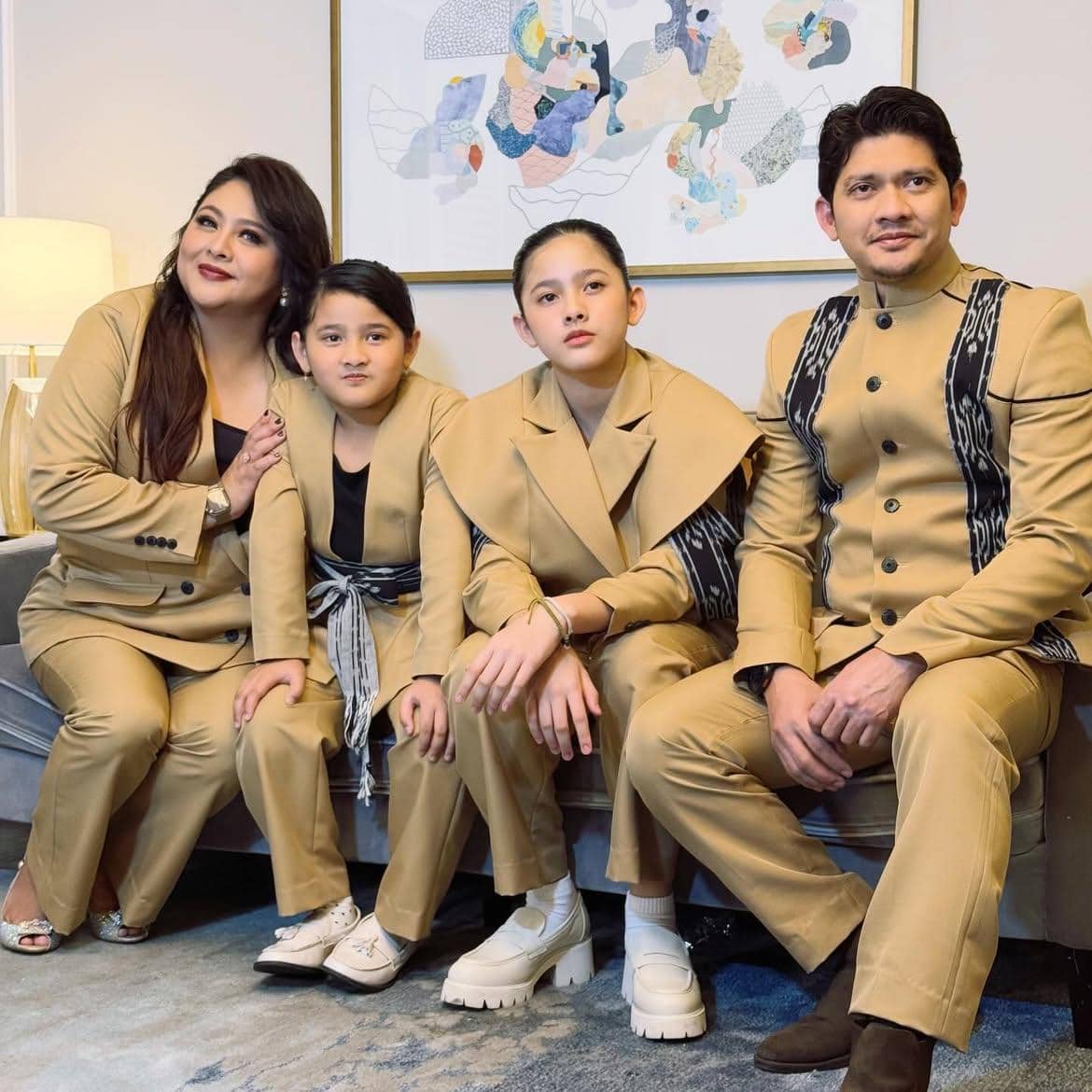 OOTD keluarga Audy-Iko (instagram.com/audyitem)