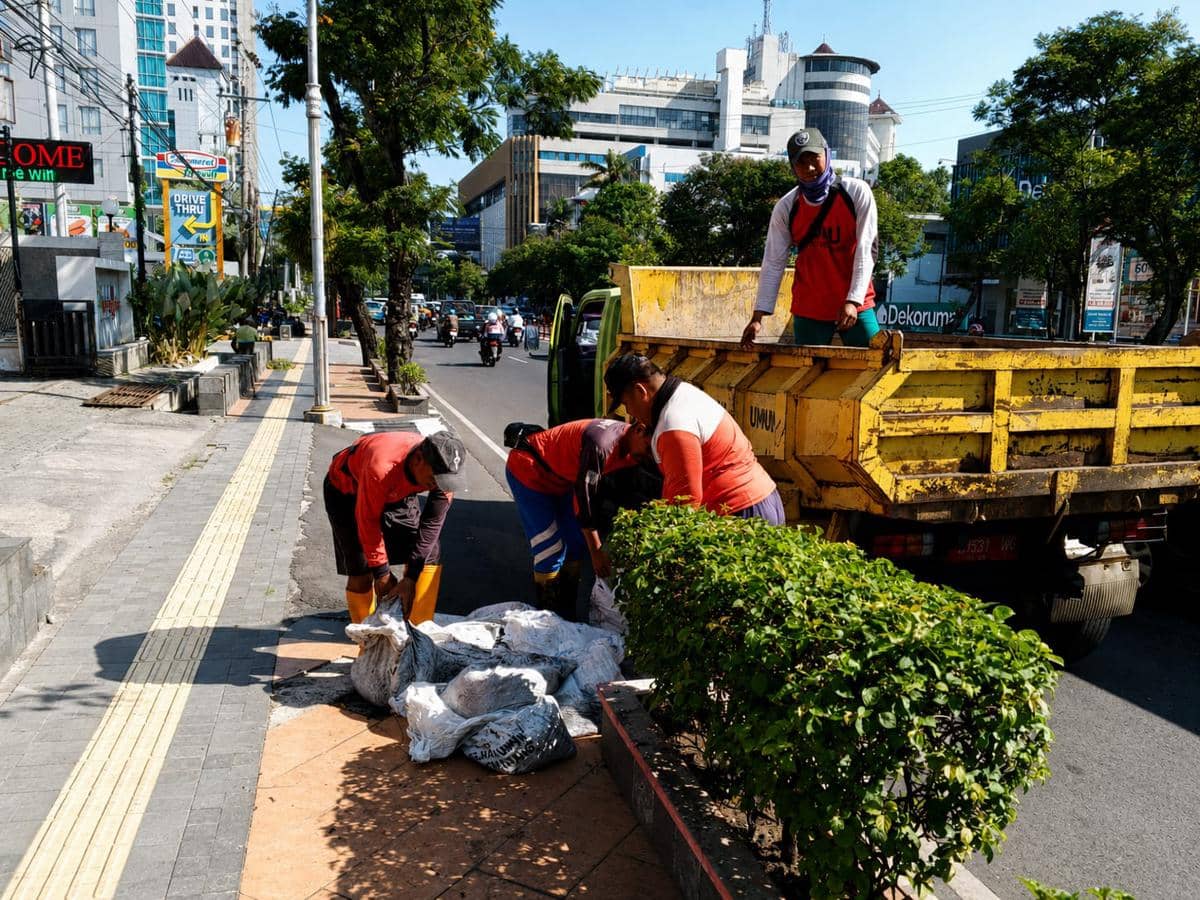 sampah, sampah semarang, simpang lima, drainase