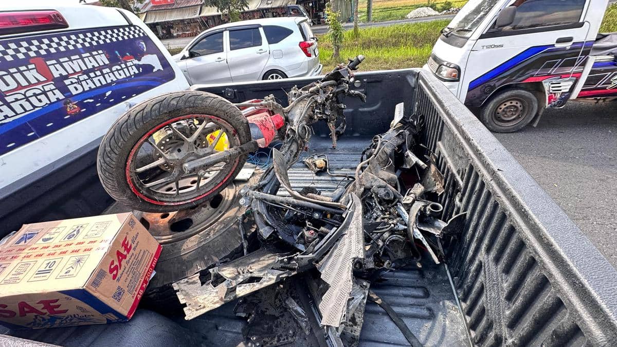 Bus Hantam Motor di Akses Suramadu, Pasutri Tewas