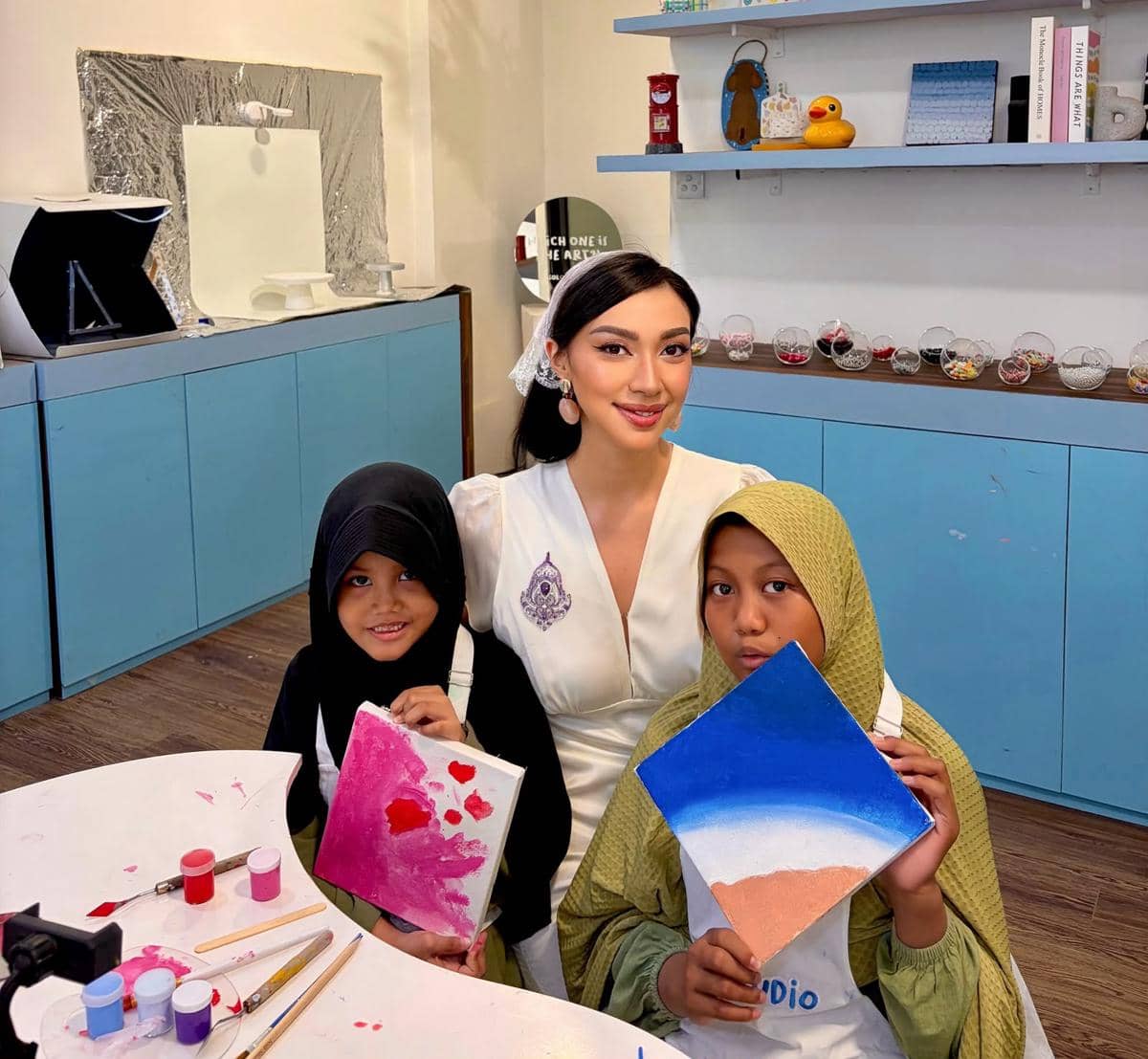 Potret Kegiatan Sosial Puteri Indonesia Kebudayaan 2026 Nilam Onasis Bersama Anak Panti Asuhan