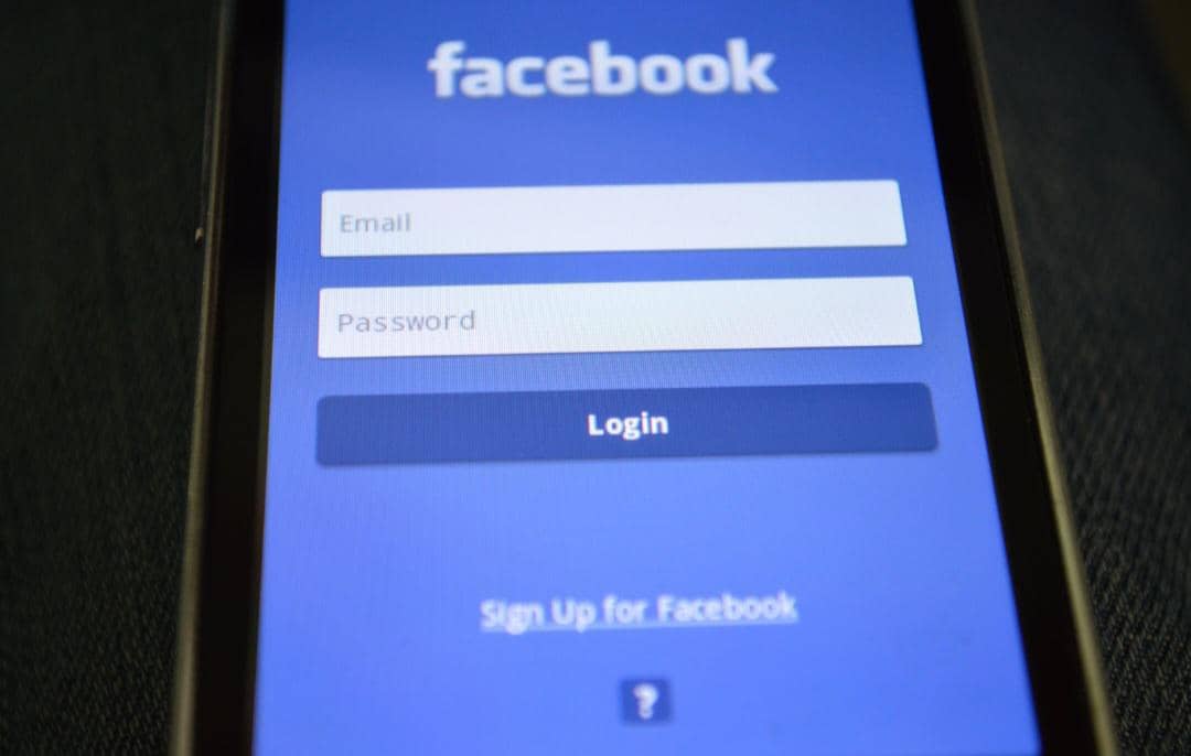 ilustrasi login facebook (pexels.com/Pixabay)