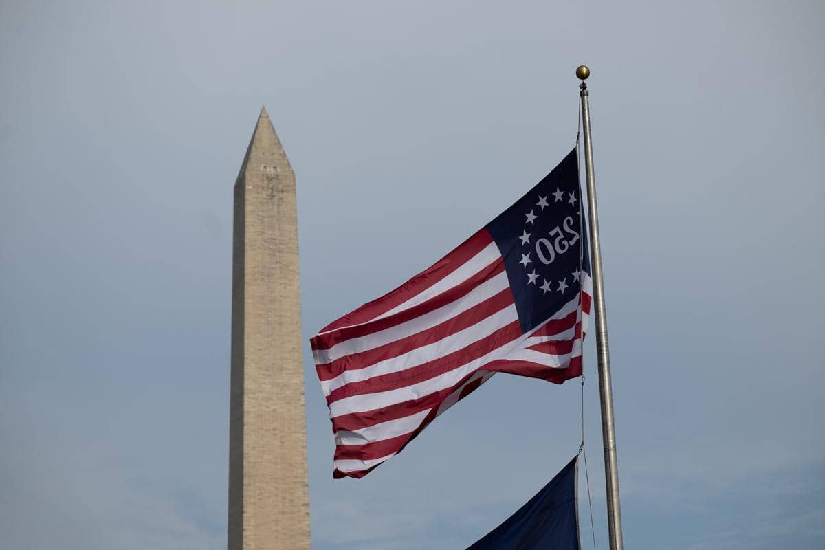 bendera perayaan HUT Kemerdekaan Amerika Serikat (AS) yang ke 250