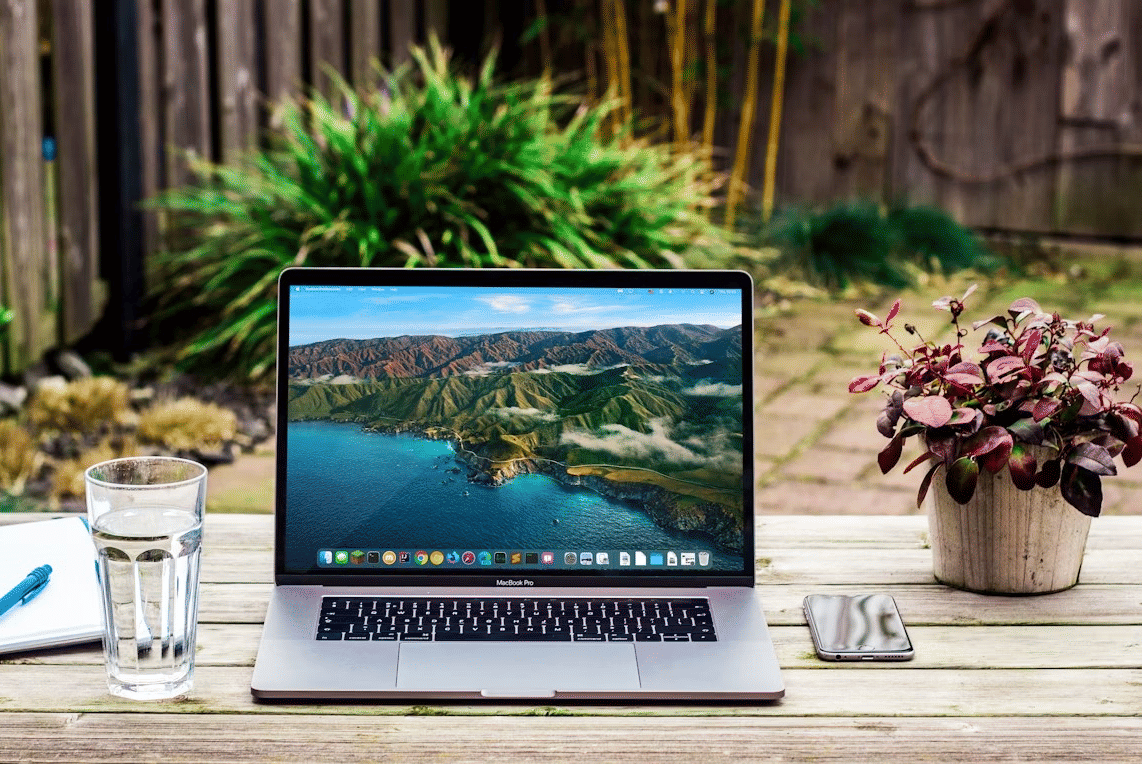 ilustrasi laptop
