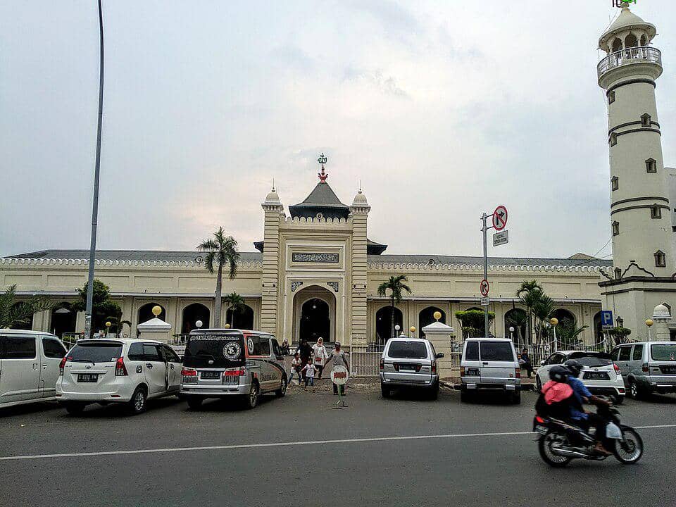 Masjid Agung Al-Jami' Pekalongan tampak depan.