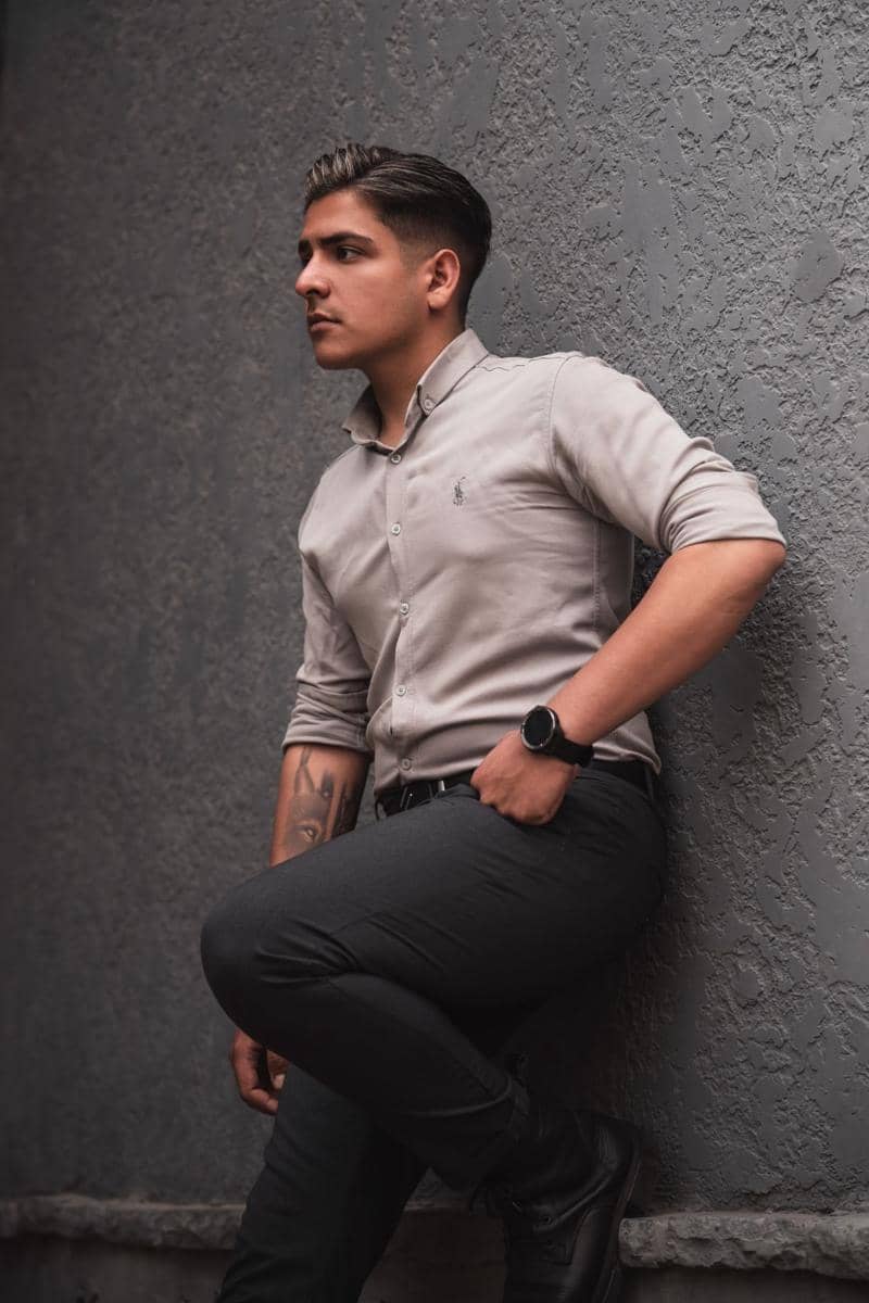 ilustrasi outfit Jumat Agung pria