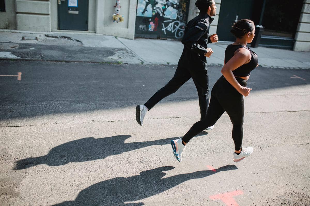 5 Sepatu Recovery Run Lokal yang Nyaman, Kaki Tetap Fresh!