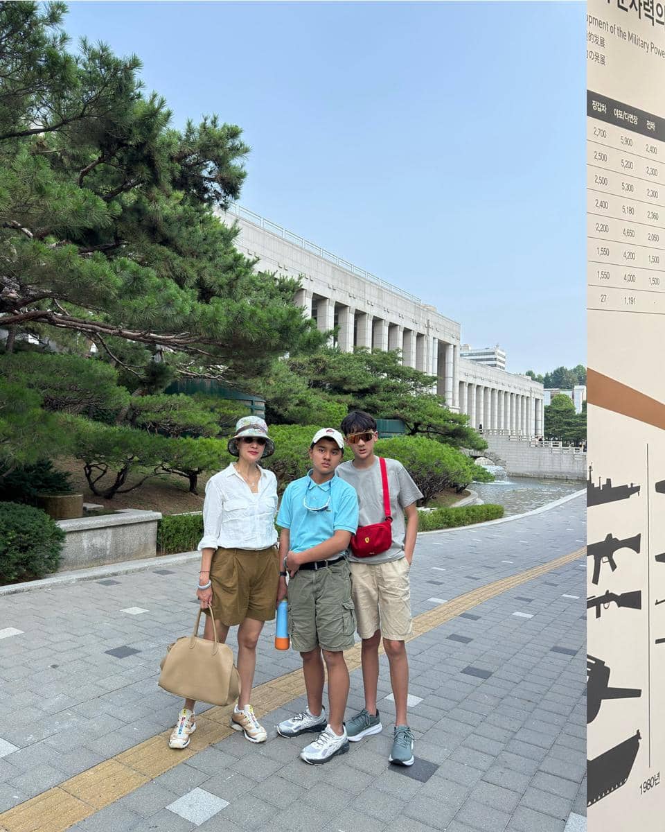 Marcella Zalianty ajak anak ke monumen perang Korea