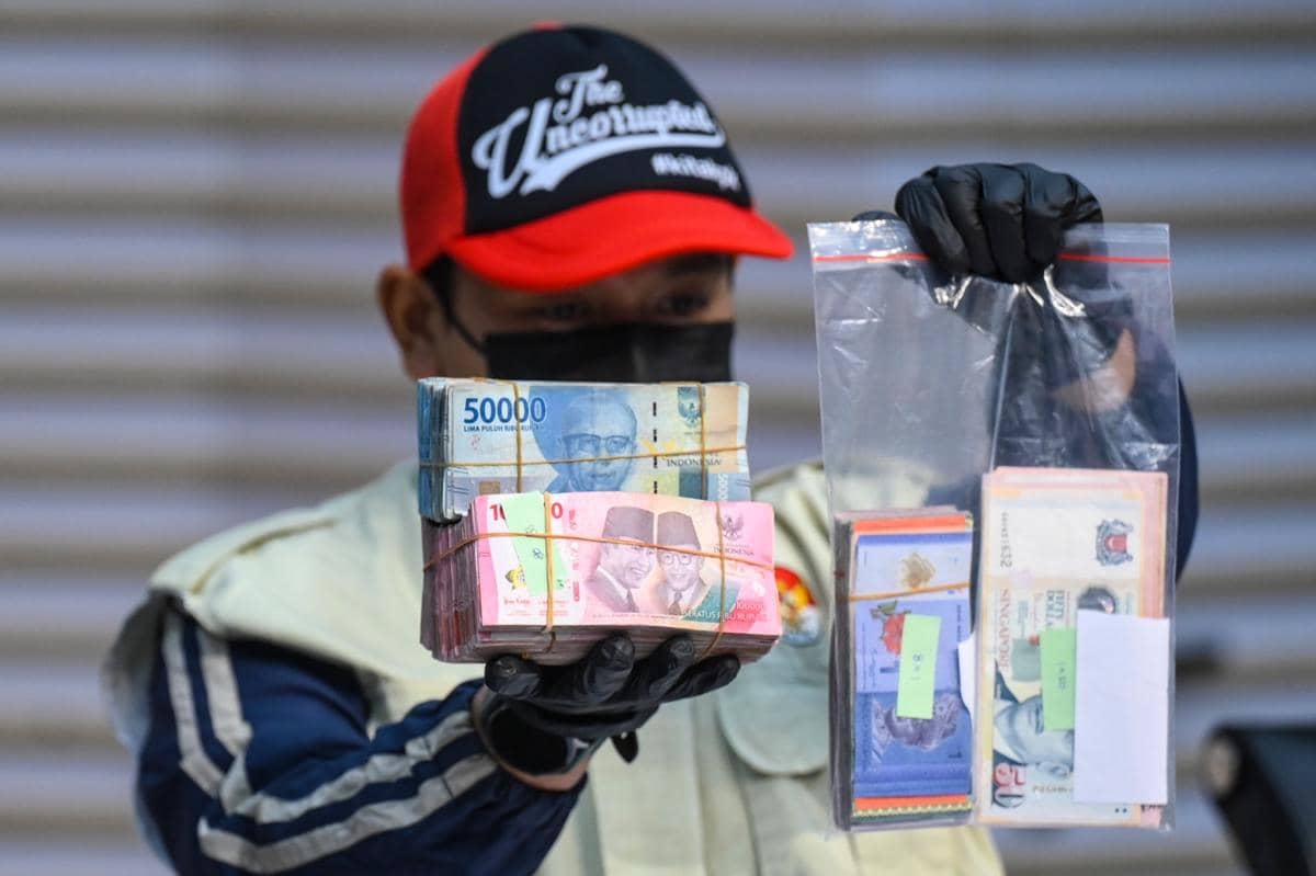 antarafoto-barang-bukti-ott-bupati-langkat-syah-afandin-1783165578.jpg