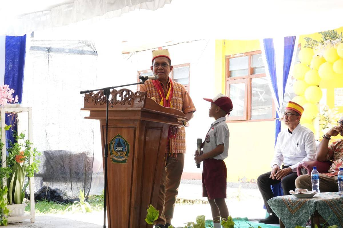Gubernur NTT Turun ke Sekolah Saat Liburan, Kenalkan Aturan Jam Belajar