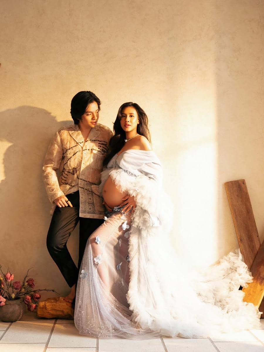 Maternity shoot Shenina Cinnamon dan Angga Yunanda