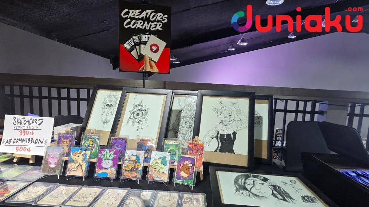 Stan Creators Corner di acara The Market Vol. 3 menampilkan berbagai karya seni ilustrasi dan kartu gambar yang dipajang di meja pameran.