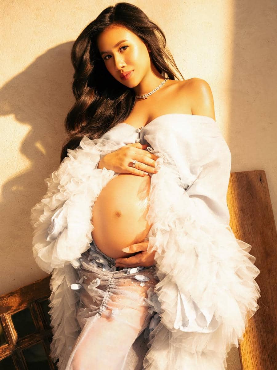 Maternity shoot Shenina Cinnamon dan Angga Yunanda
