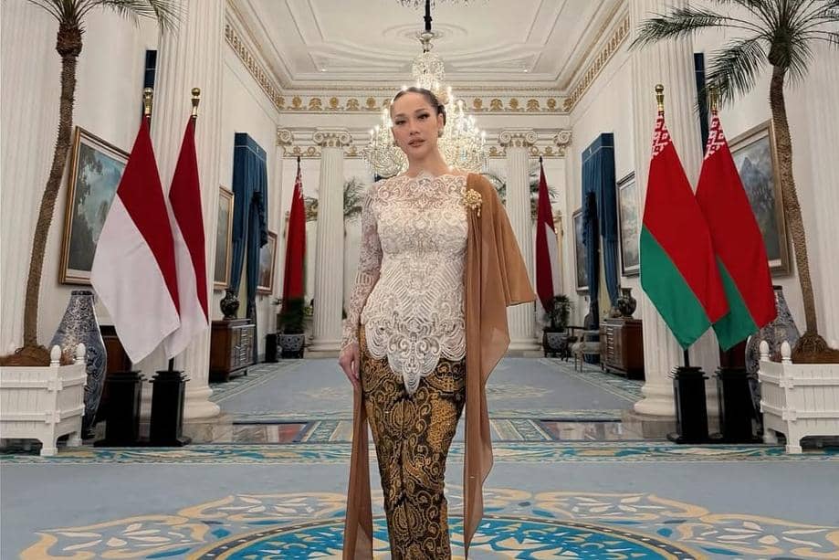 Detail Kebaya Bunga Citra Lestari saat Jamuan Kenegaraan di Istana
