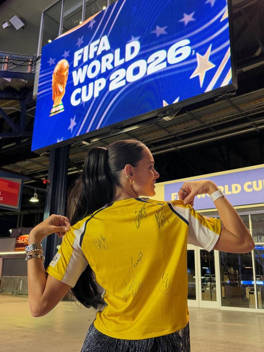 Potret Miss Supranational 2015 Nonton Piala Dunia
