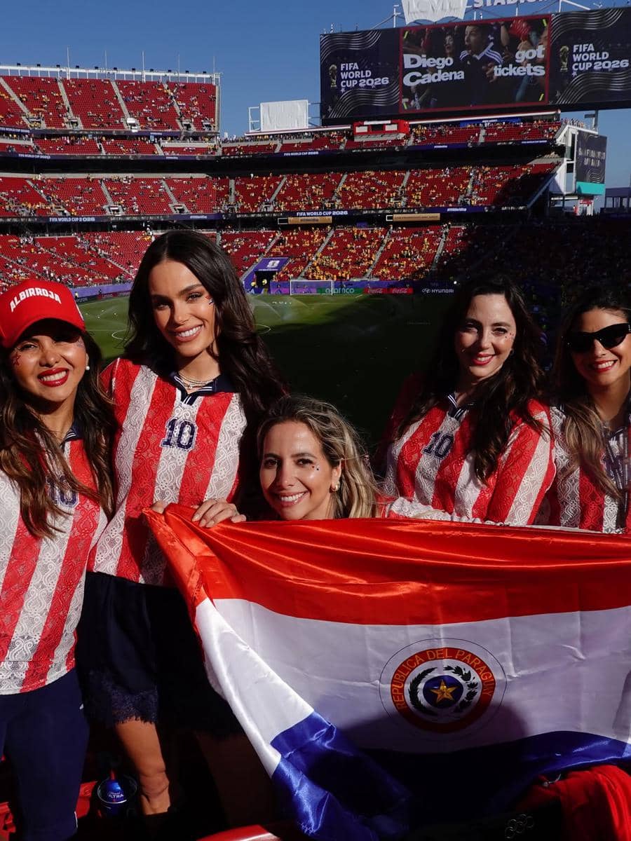 Potret Miss Supranational 2015 Nonton Piala Dunia