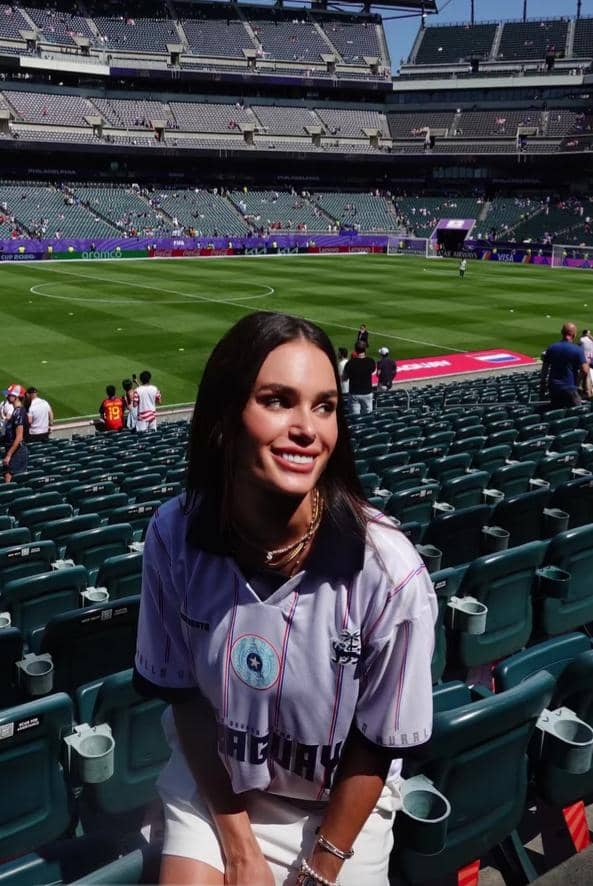 Potret Miss Supranational 2015 Nonton Piala Dunia