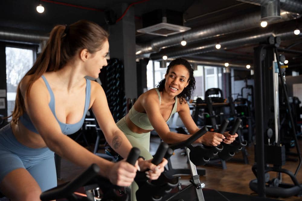 ilustrasi teman latihan gym