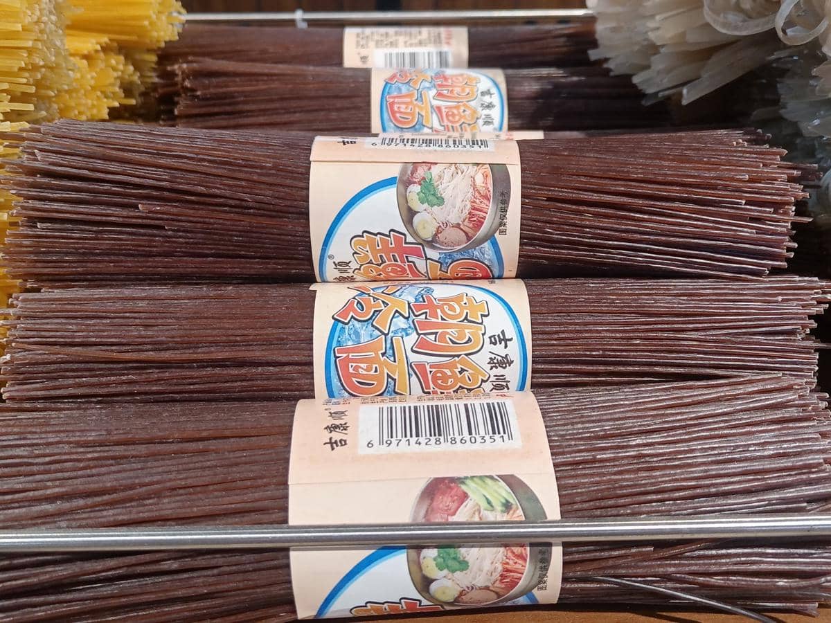 ilustrasi mie naengmyeon kering