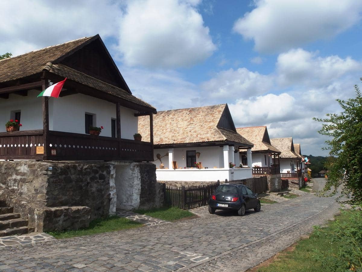 rumah tradisional khas Palóc di Hollókő