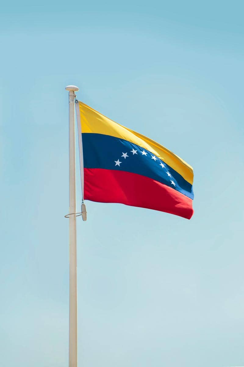 Ilustrasi bendera Venezuela. (unsplash.com/aboodi vesakaran)