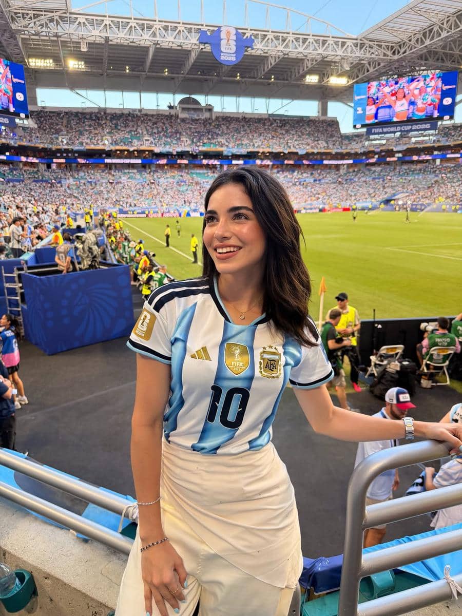 Potret Beauty Queen Nonton Langsung 32 Besar Piala Dunia 2026