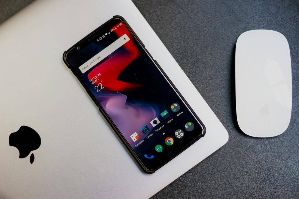 Apakah Layar FHD Masih Relevan di HP Mid-Range Rilisan 2026?