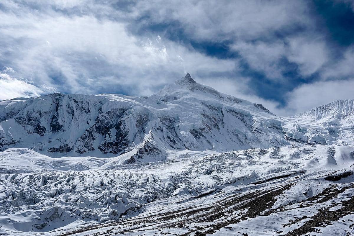 Gunung Manaslu di Nepal.
