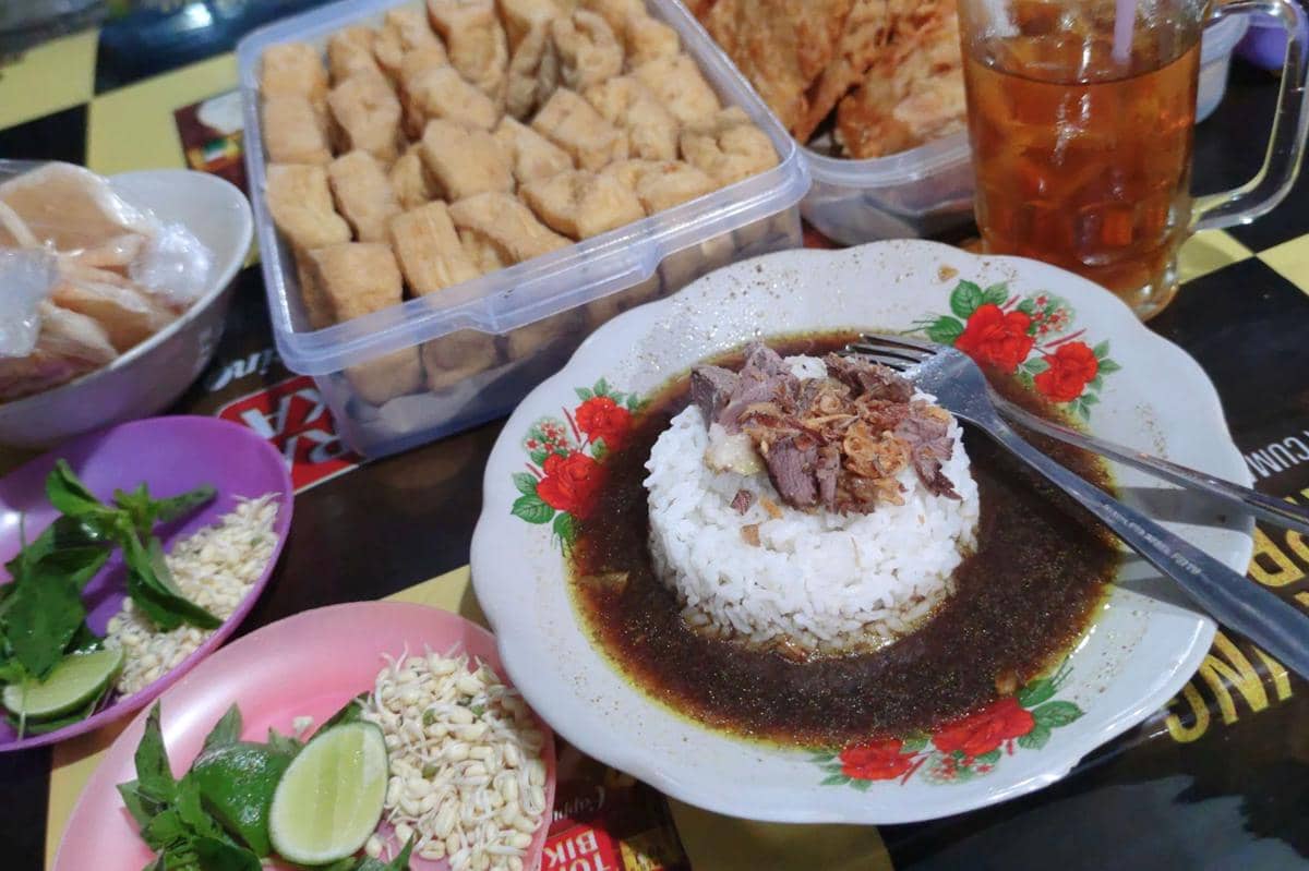 Rawon Pas Jembatan, Solo
