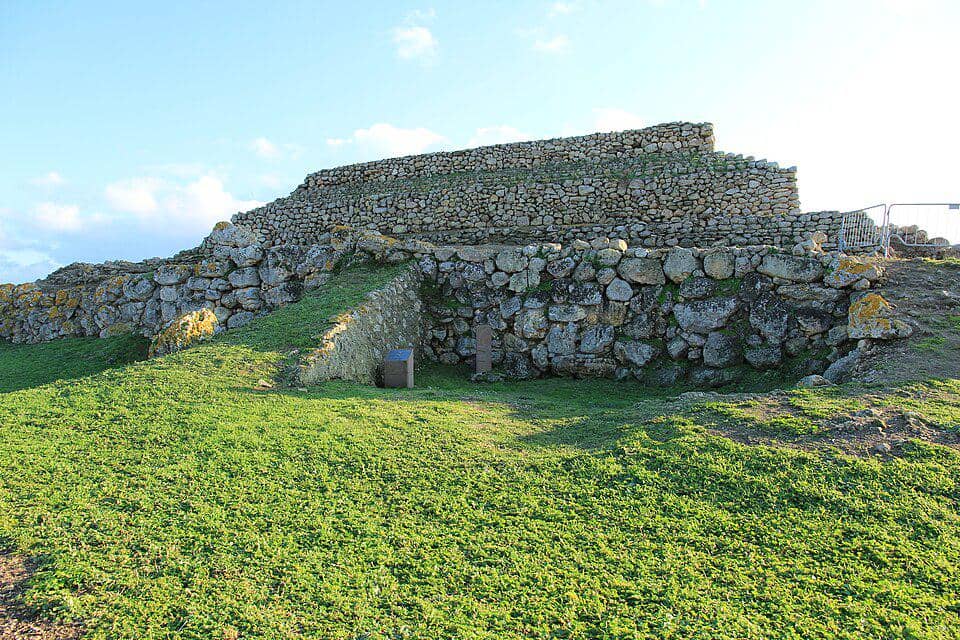 5 Fakta Monte d'Accoddi, Piramida Misterius di Pulau Sardinia Italia