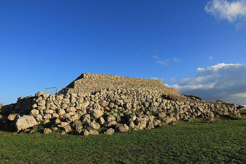 Monte d'Accoddi, Italia
