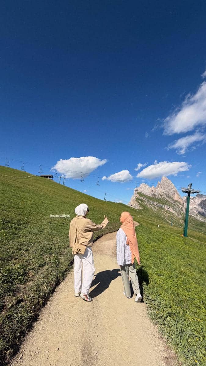 Keluarga Nikita Willy liburan di Pegunungan Dolomites Italia