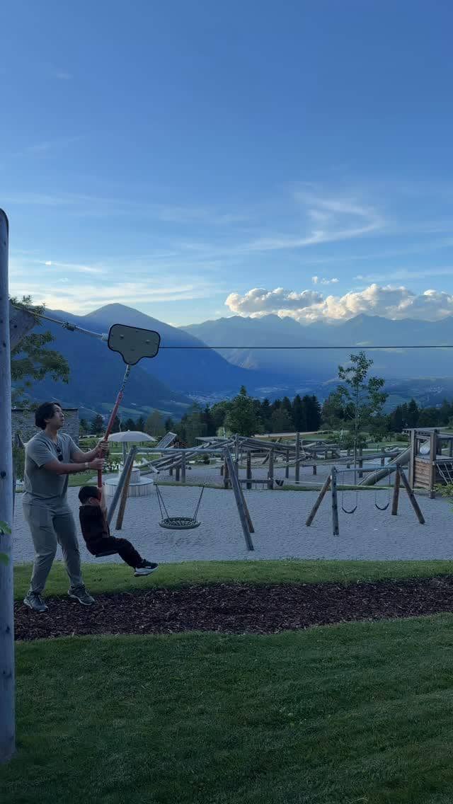 Keluarga Nikita Willy liburan di Pegunungan Dolomites Italia