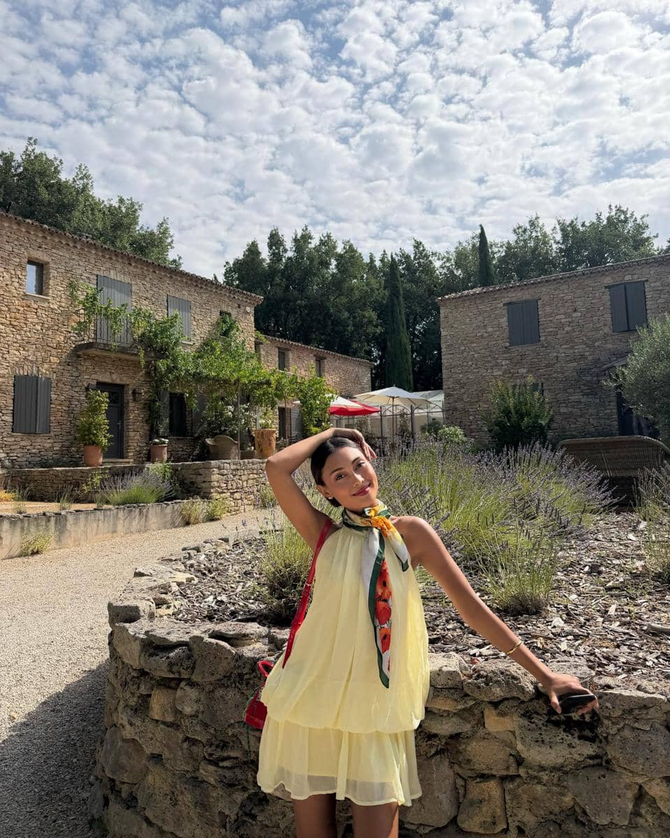 Novia Bachmid ke kebun bunga lavender di Prancis