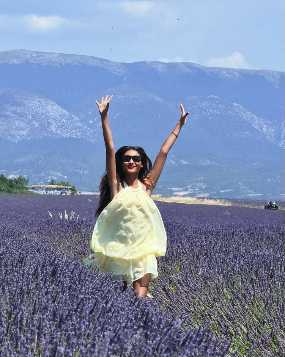 Novia Bachmid ke kebun bunga lavender di Prancis