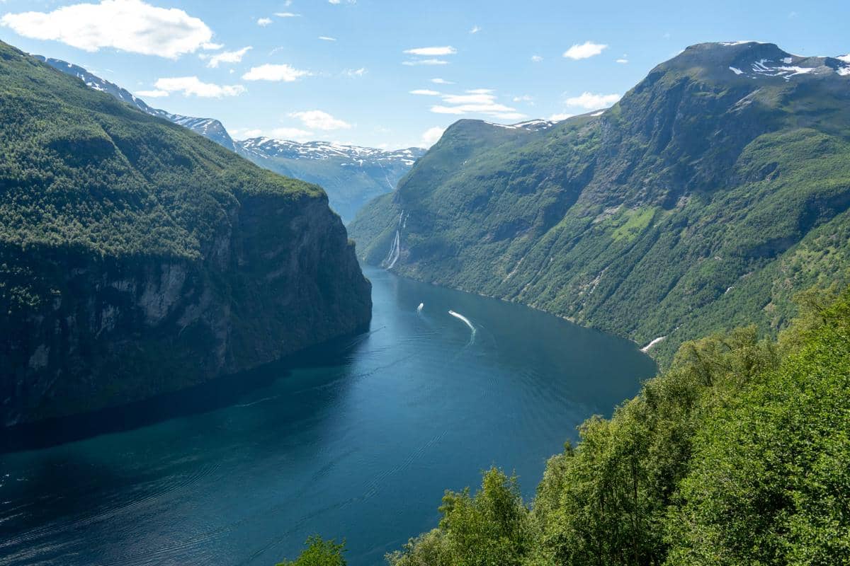ilustrasi fjord di Norwegia