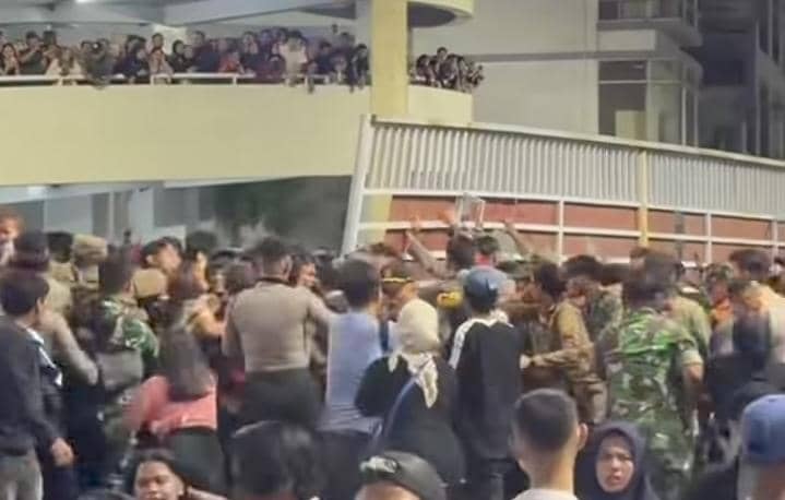 Konser Denny Caknan di THR Surabaya Ricuh, Pagar Jebol, Ada Korban