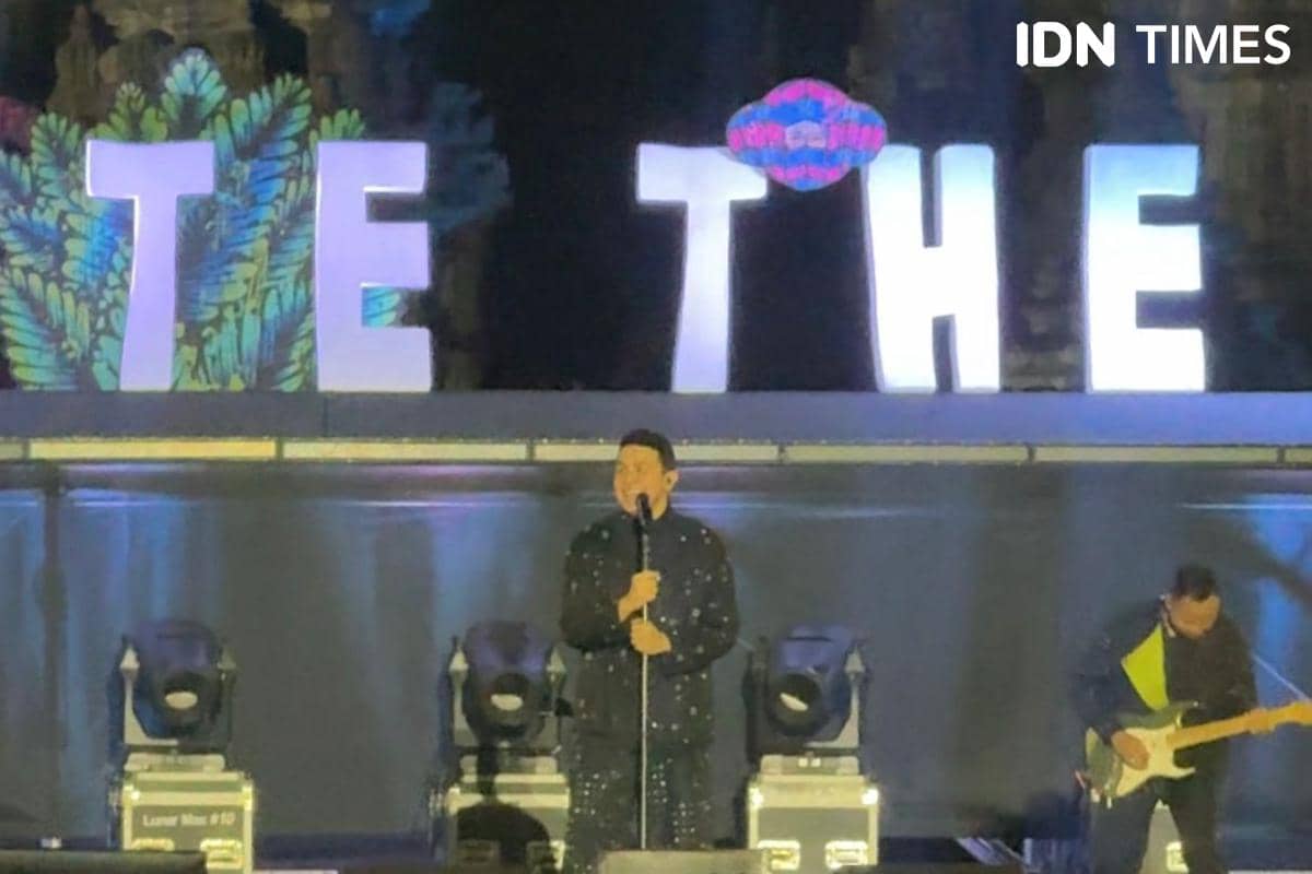 Selain Teh Hijau, Tulus Bawakan Lagu Sepatu Versi Jazz di Prambanan