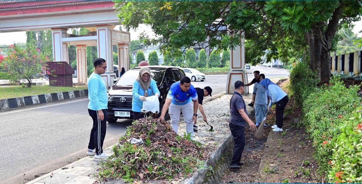 Lamsel Bersolek Lewat Gema HELAU, Ratusan ASN Gotong Royong